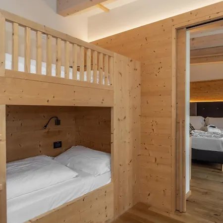 Ravelli Luxury Hotel 4*