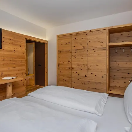 Ravelli Luxury 4* מצאנה
