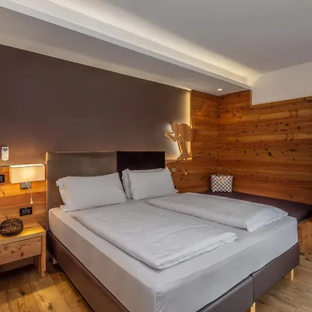 Ravelli Luxury Hotell 4*
